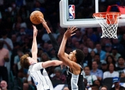 开云下载-马刺碾压独行侠，威斯布鲁克制霸全场的简单介绍