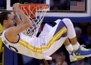 开云体育在线-戈贝尔防守表现堪称教科书，尼克斯窒息式压制终结凯尔特人连胜