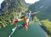 开云体育在线-莱万独舞维也纳，哥伦比亚战术完胜奥地利