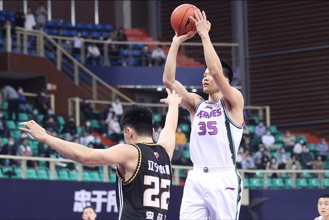 关于青岛队绝杀灰熊，陶汉林状态火热的信息