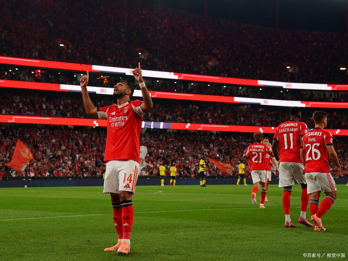 AC米兰力拼前进,冲刺联赛前列 AC米兰力拼前进,冲刺联赛前列