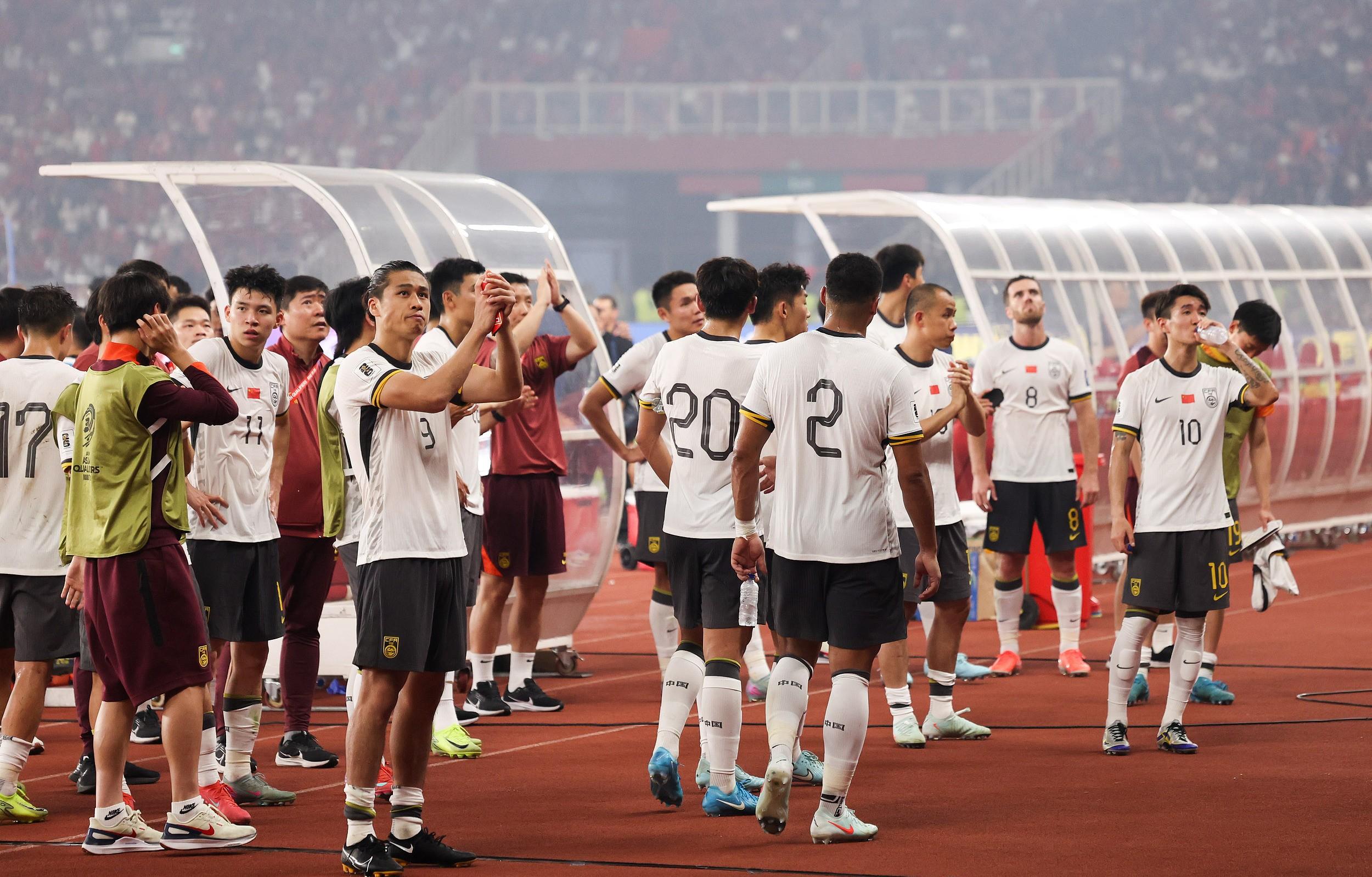 激烈对抗中，球队全力以赴征战赛场