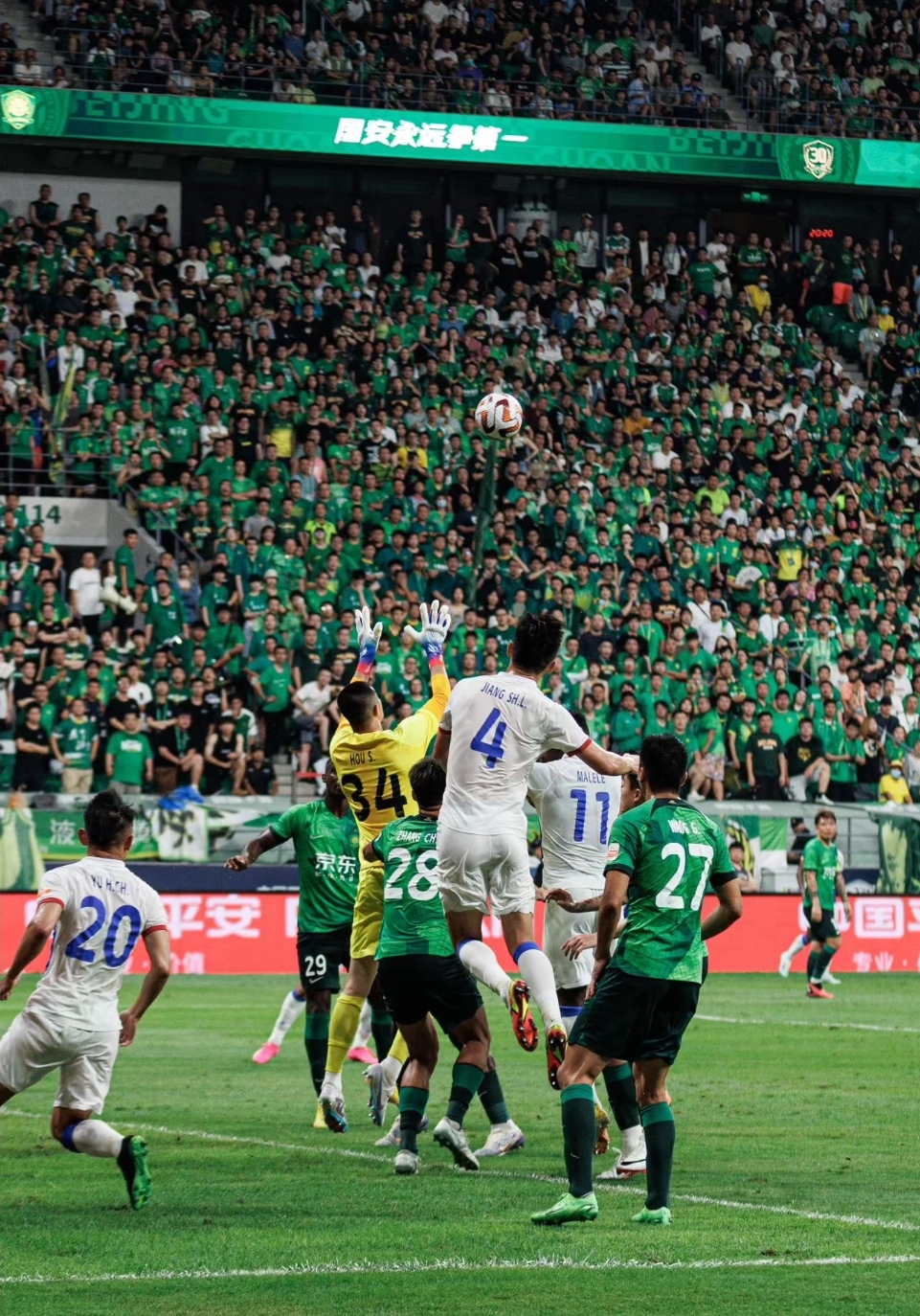 阿贾克斯主场取胜，晋级显然