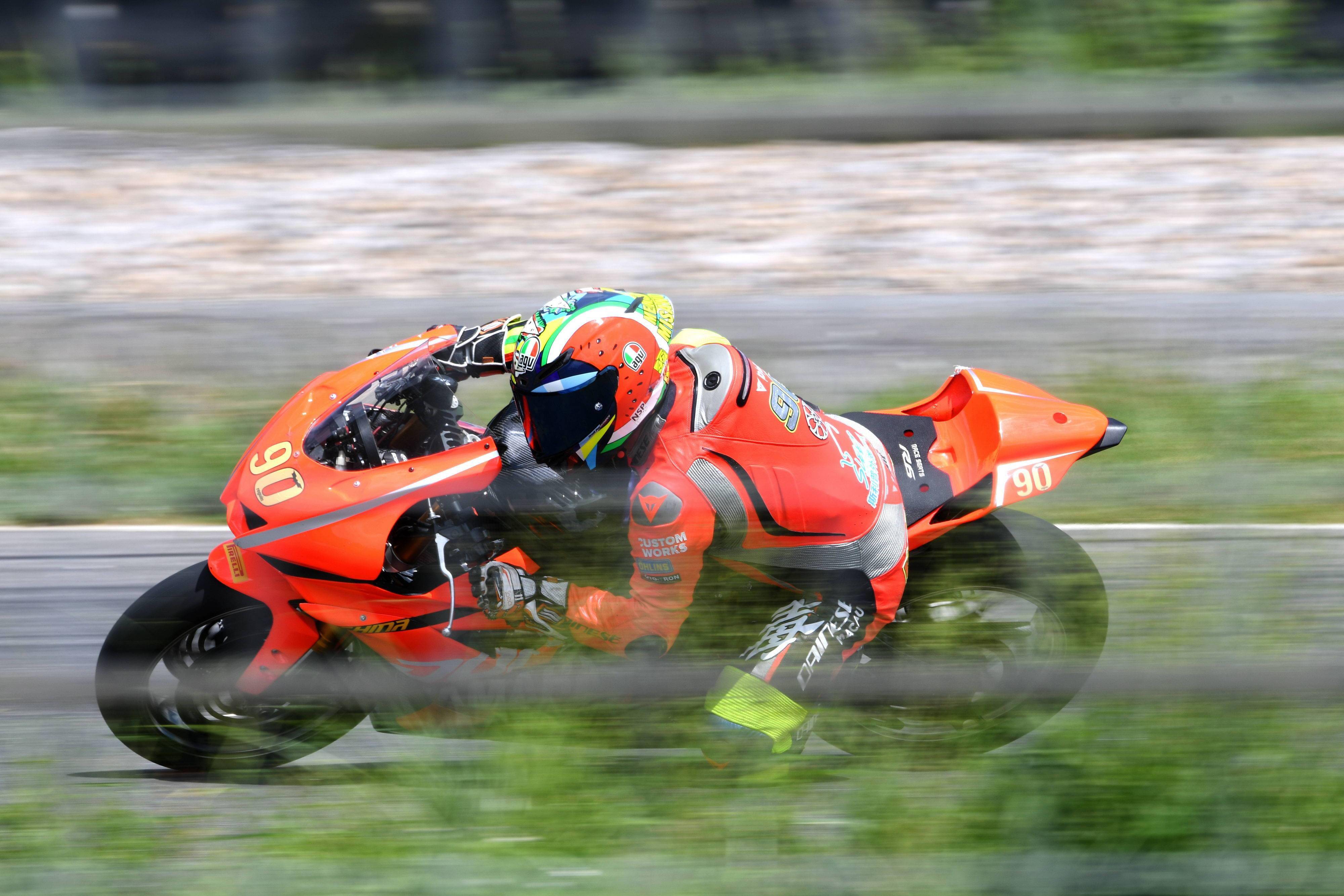 雪地摩托车赛比赛，夺冠夺冠更进一步的简单介绍