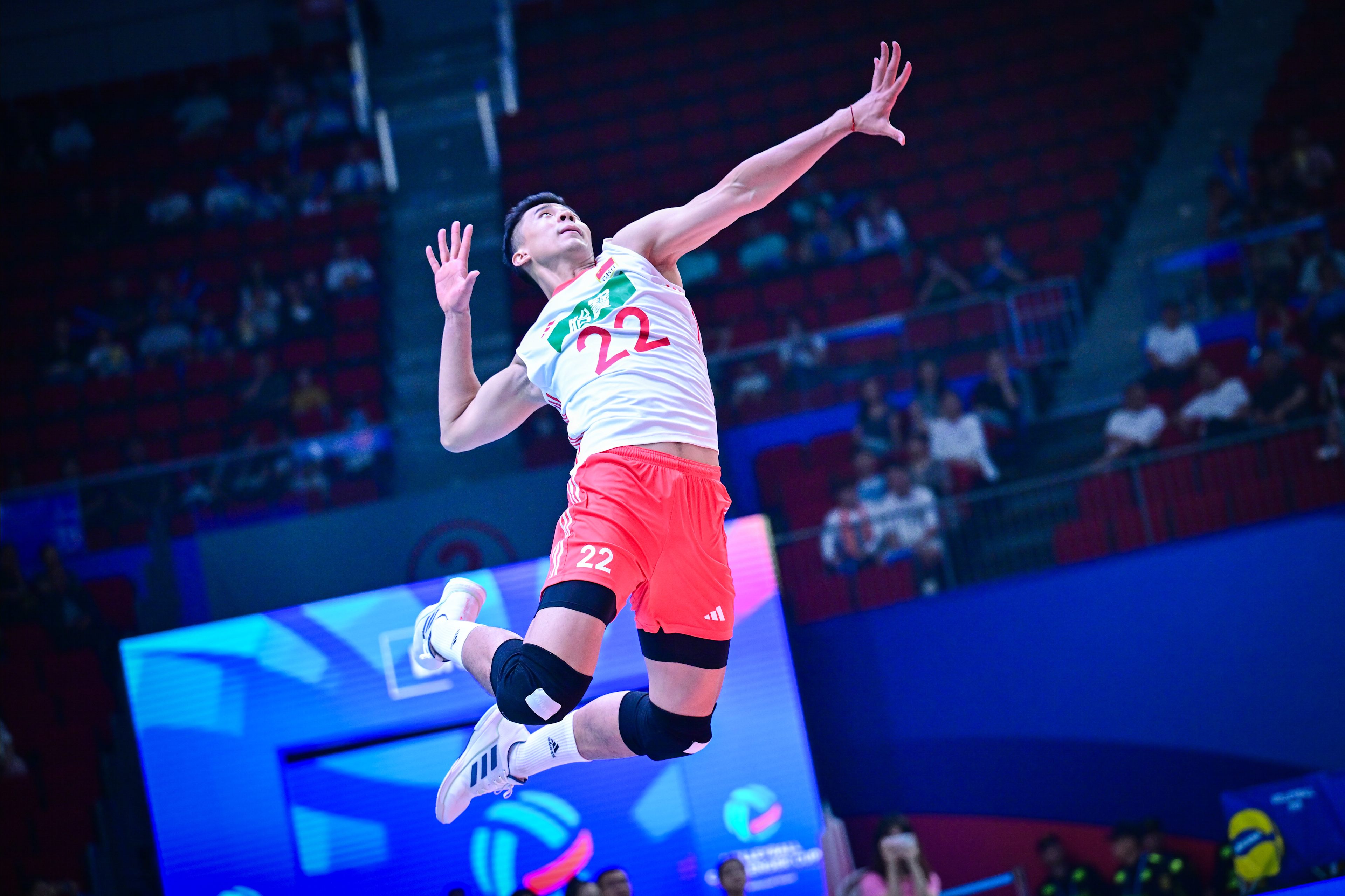 国家队队员表现出色，晋级下一轮比赛