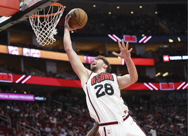 吉林队翻盘火箭，霍勒迪点燃赛场