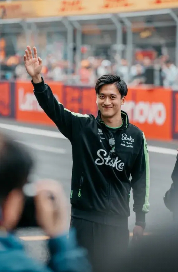 红牛车队完胜红牛二队，周冠宇点燃赛场